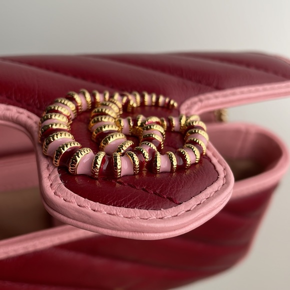 SOLD♥️AUTHENTIC GUCCI
Red & Pink Super Mini Matelassé GG Marmont Bag - Picture 11 of 17